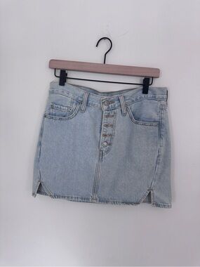 Levi’s Icon Denim Mini Skirt Size 27 Light Wash Button Fly